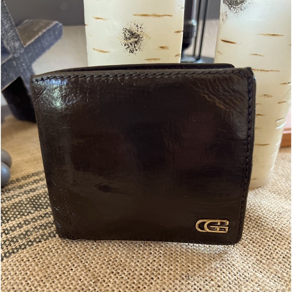 Gucci Handbags - Vintage Gucci dk Brown Leather Men's Bifold Wallet Made in Italy vintage